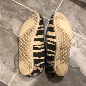 Toms Shoes - ZEBRA TOMS SZ 7.5 Toms Shoes - ZEBRA TOMS SZ 7.5